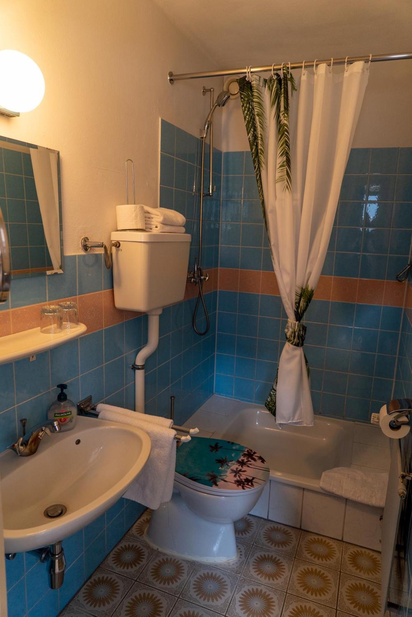 Hotel Bavaria Инцел Стая снимка